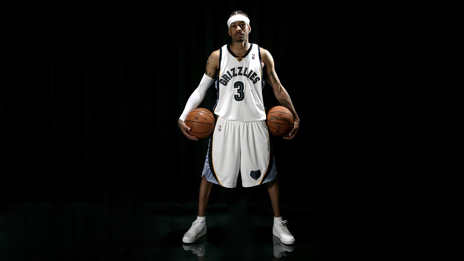 中前场控球点重叠是否导致节奏冲突问题，控球前锋打法