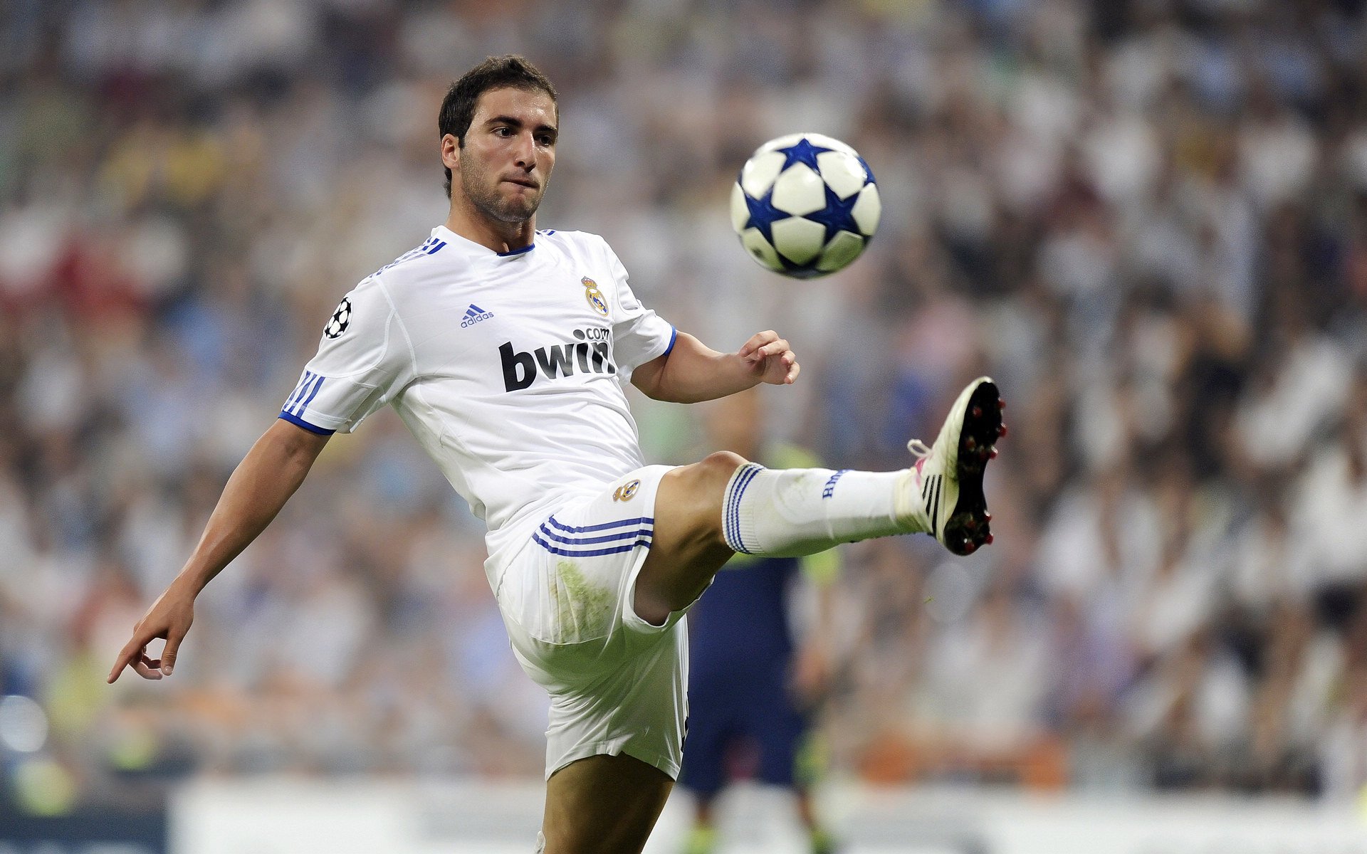 五大联赛是否通过左中右三线联动完成进攻闭环，五大联赛中游球队